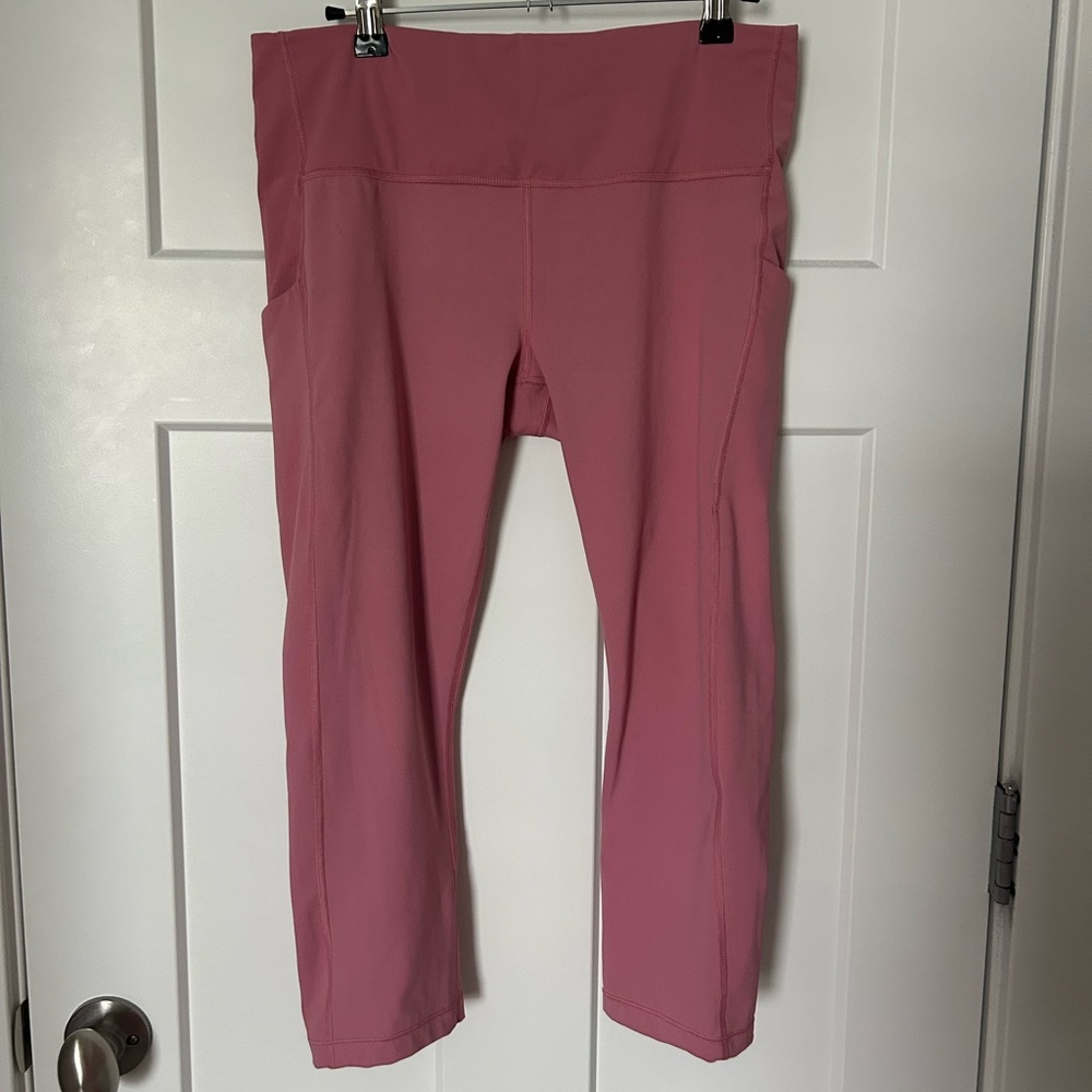 Athleta Ultimate Stash Pocket Capri Legging
